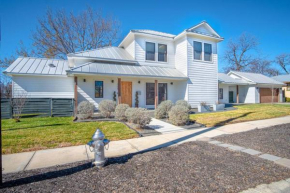 Downtown Modern Farmhouse-Pool- Sleeps 12